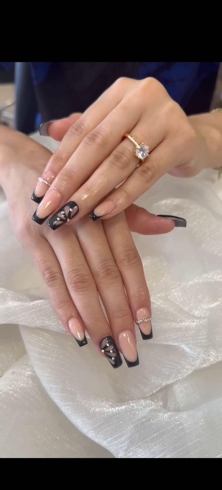 Nail art élégant réalisé au salon LEA BEAUTY - manucure professionnelle